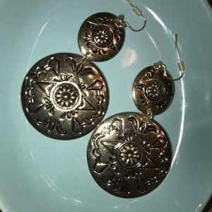 Cute Gold Medallion Earrings!